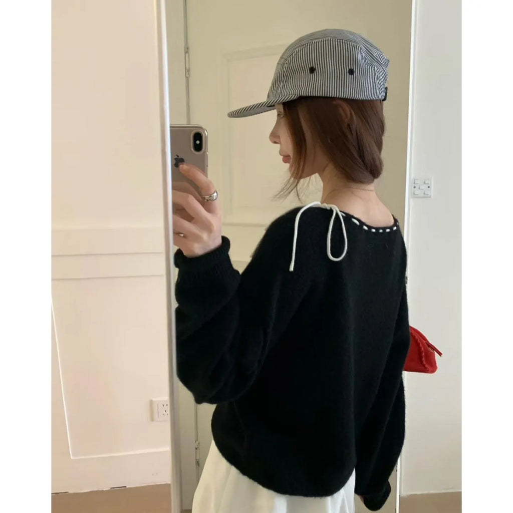 Women's loose-fit knit pullover sweater in black or grey colour with long sleeves