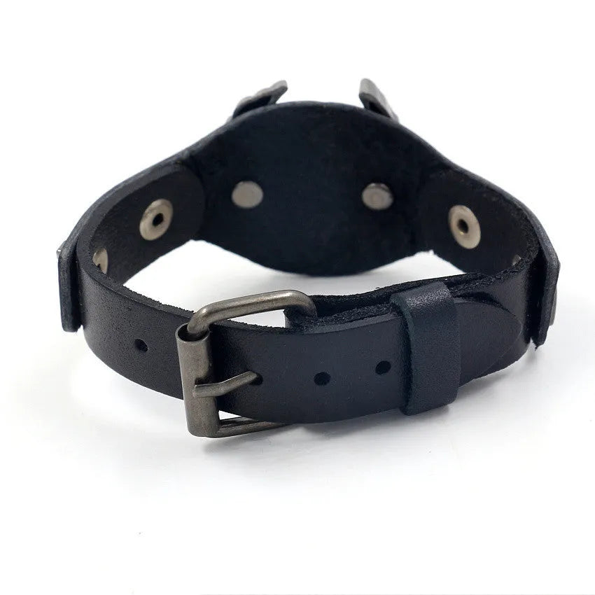 Black leather eagle watch-buttom bracelet with geometric design measuring 26cm length