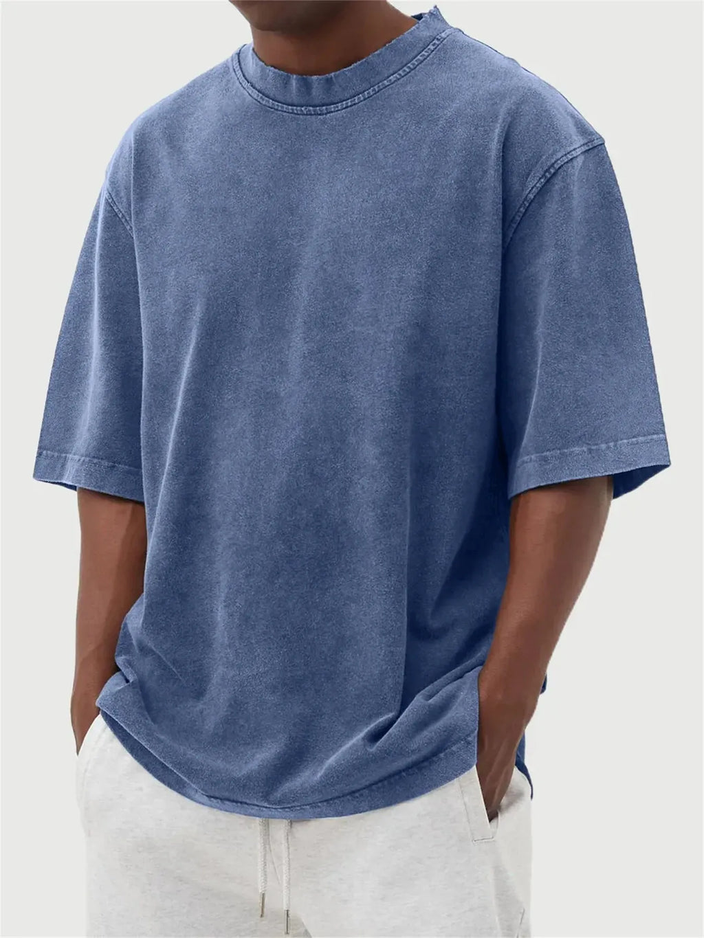 Men's stone-washed polyester pullover t-shirt in loose fit with half sleeves