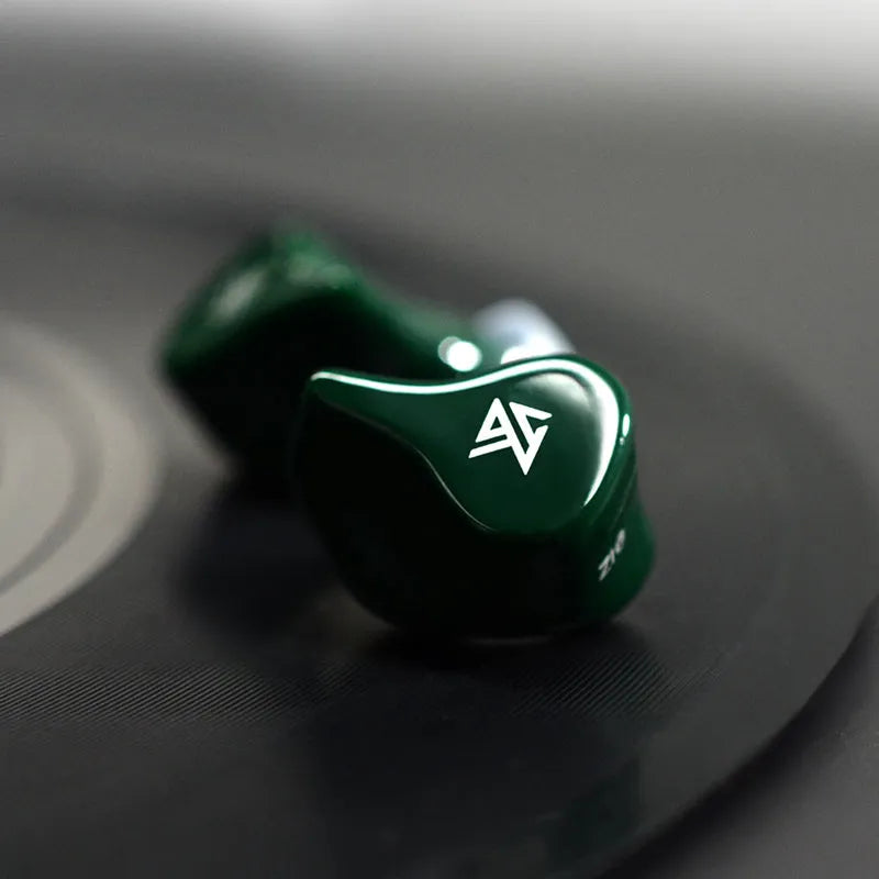 Z1 true wireless in-ear Bluetooth headphones in black and green colour options.