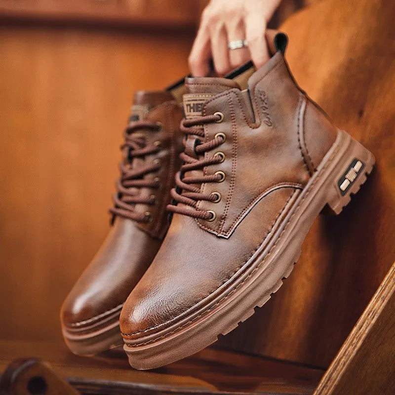 Men's mid-calf Martin boots with chunky rubber sole, leather lining and front lace-up, in black or brown