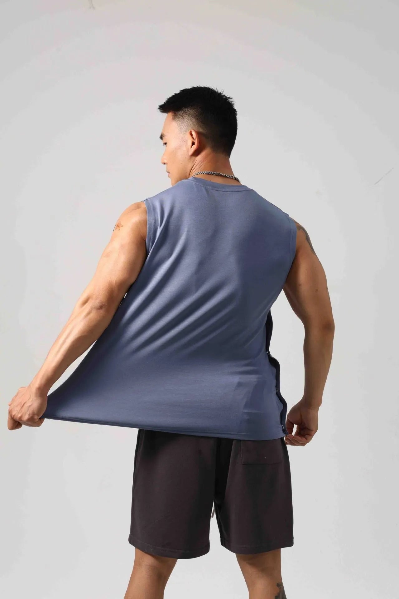 Men's loose cotton fitness vest with hidden hook side opening design in multiple colours
