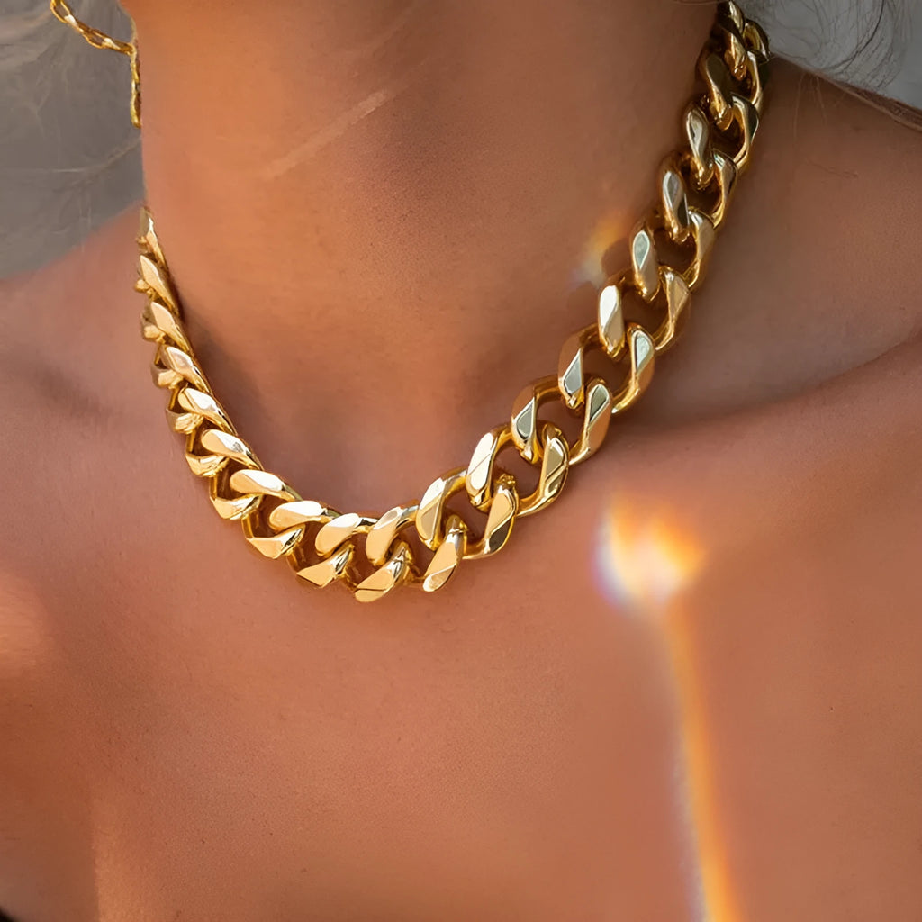 Women's thick chain necklace in solid colour with 32cm length and 6cm pendant