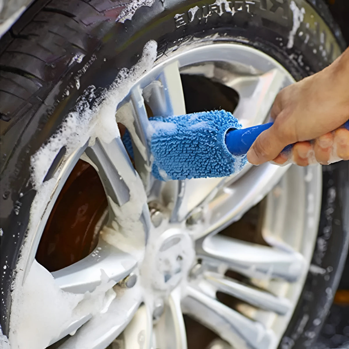 Blue microfiber car tyre brush with long 29 cm handle for wheel cleaning