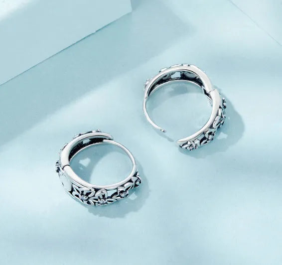 Retro hollow butterfly stud earrings in sterling silver with zircon accents, 14mm by 5mm.