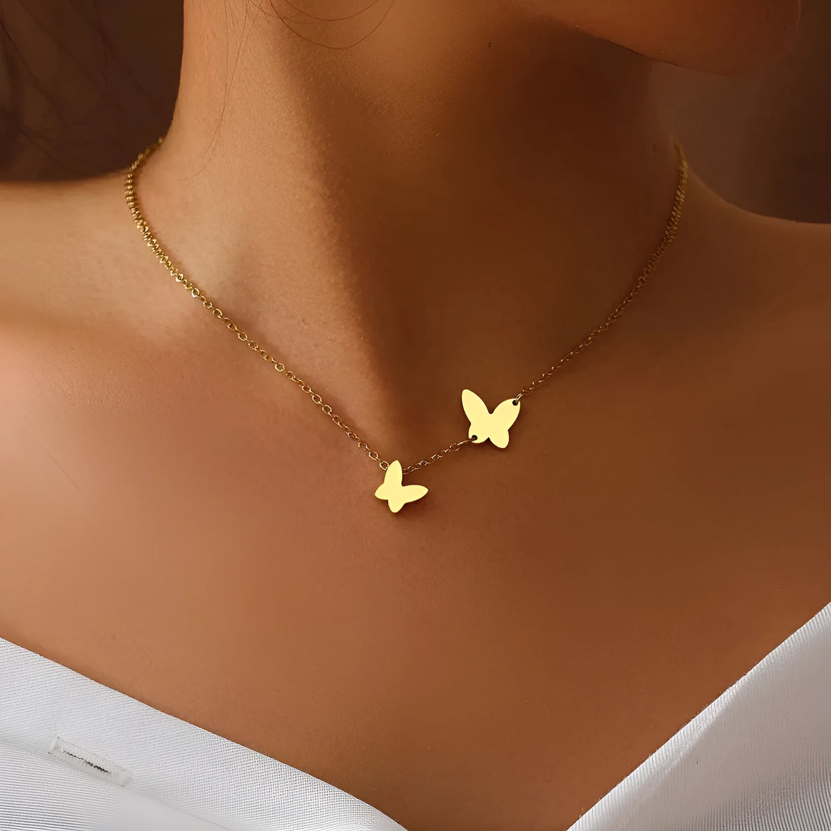 Stainless steel butterfly pendant necklace with titanium steel bow insect pendant, O-shaped chain, gold or steel colour, 18K electroplated finish.
