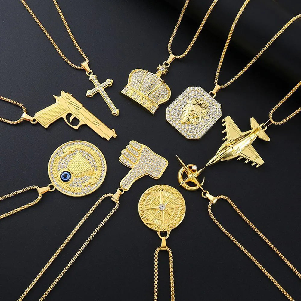 Gold-coloured geometric women's necklace with inlaid zircon detail on alloy pendant.