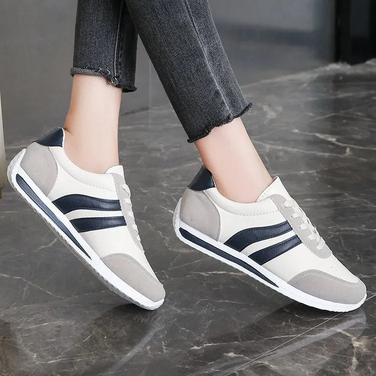 Blue and red lace-up running sneakers with PU mesh upper and flat rubber soles