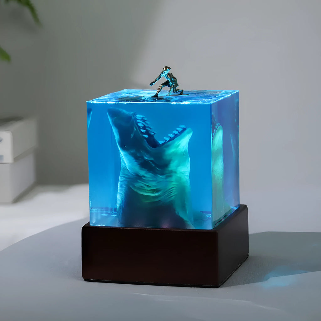 Clear epoxy resin ornament with shark surfer scene inside, shown next to a scale indicating 5cm and 8cm size options.