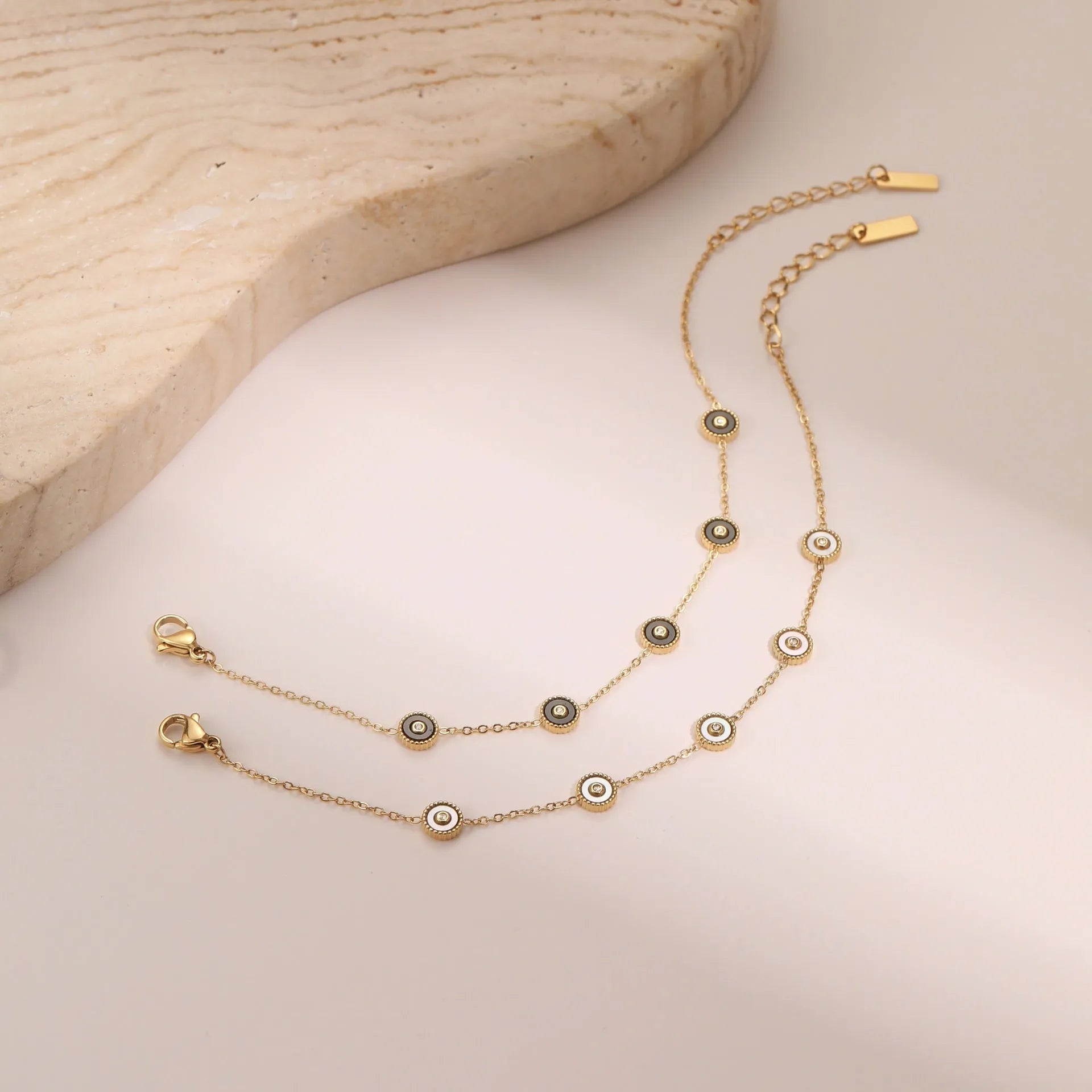 Light luxury fritillary stainless steel bracelet with 18K gold plating and geometric design
