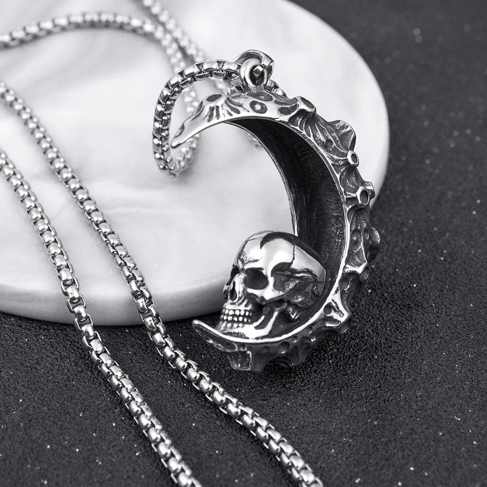 Men's silver skull necklace with alloy pendant and chain in sports style