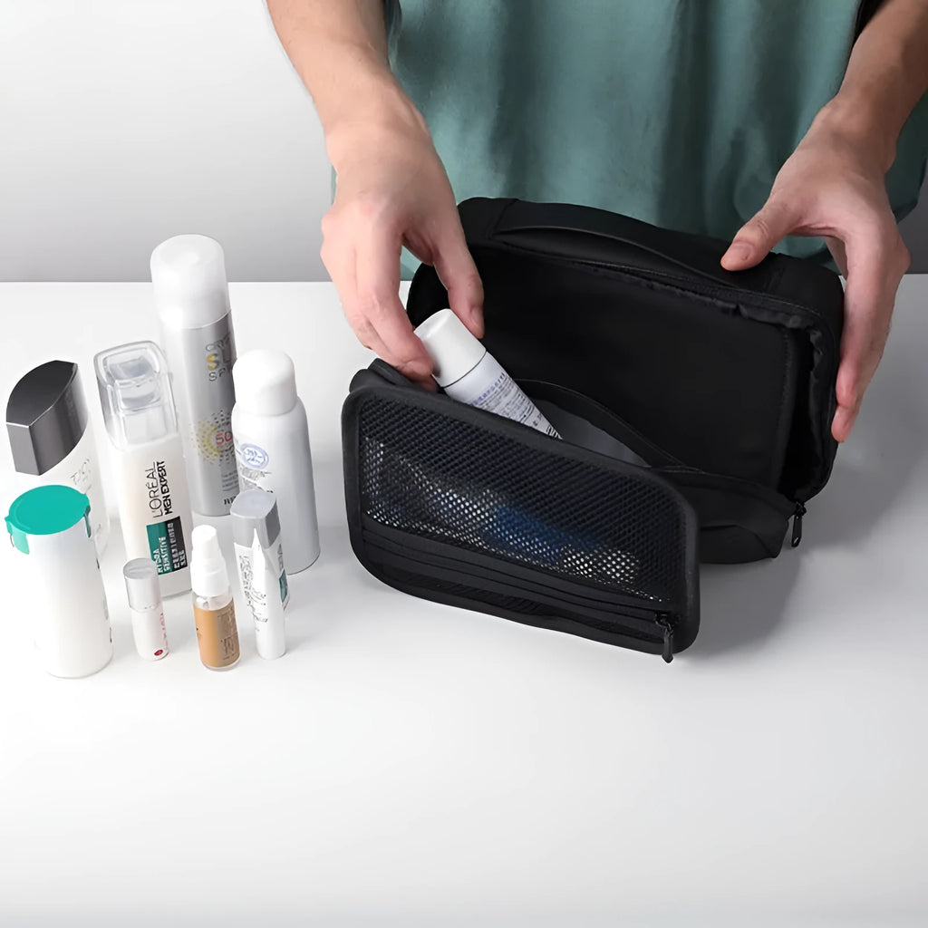 Men's portable Oxford cloth toiletries storage bag with wet and dry separation compartments.