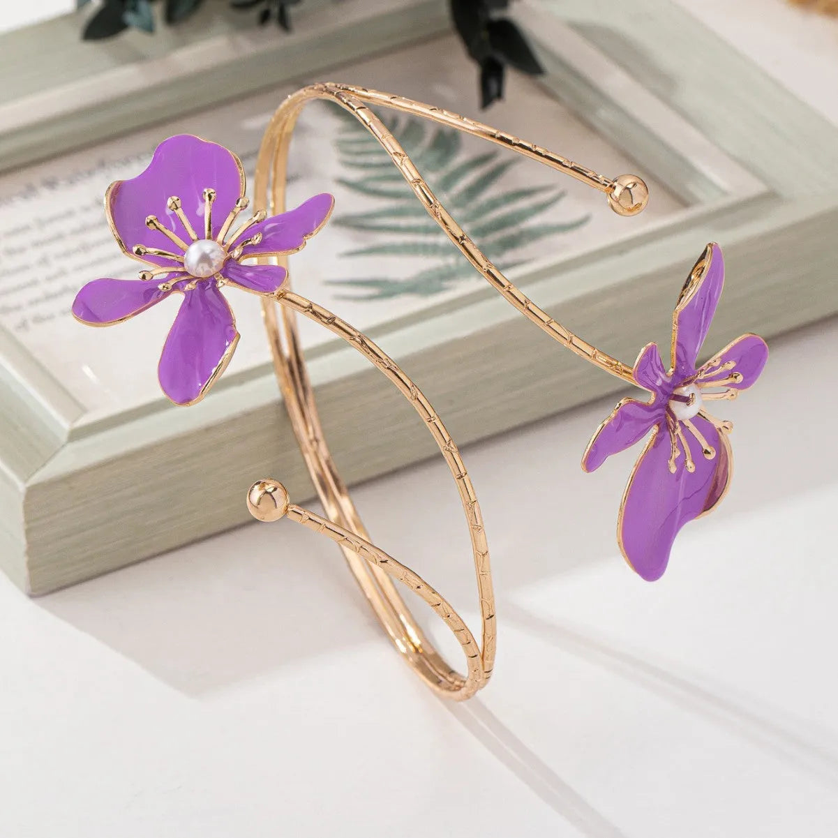 Pink alloy armband with hollow lines pattern fashion jewellery