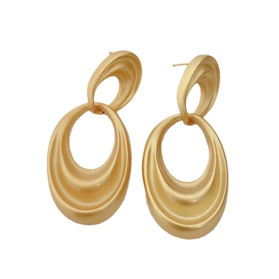 Plain gold double circle French retro earrings with geometric design and U-shaped posts