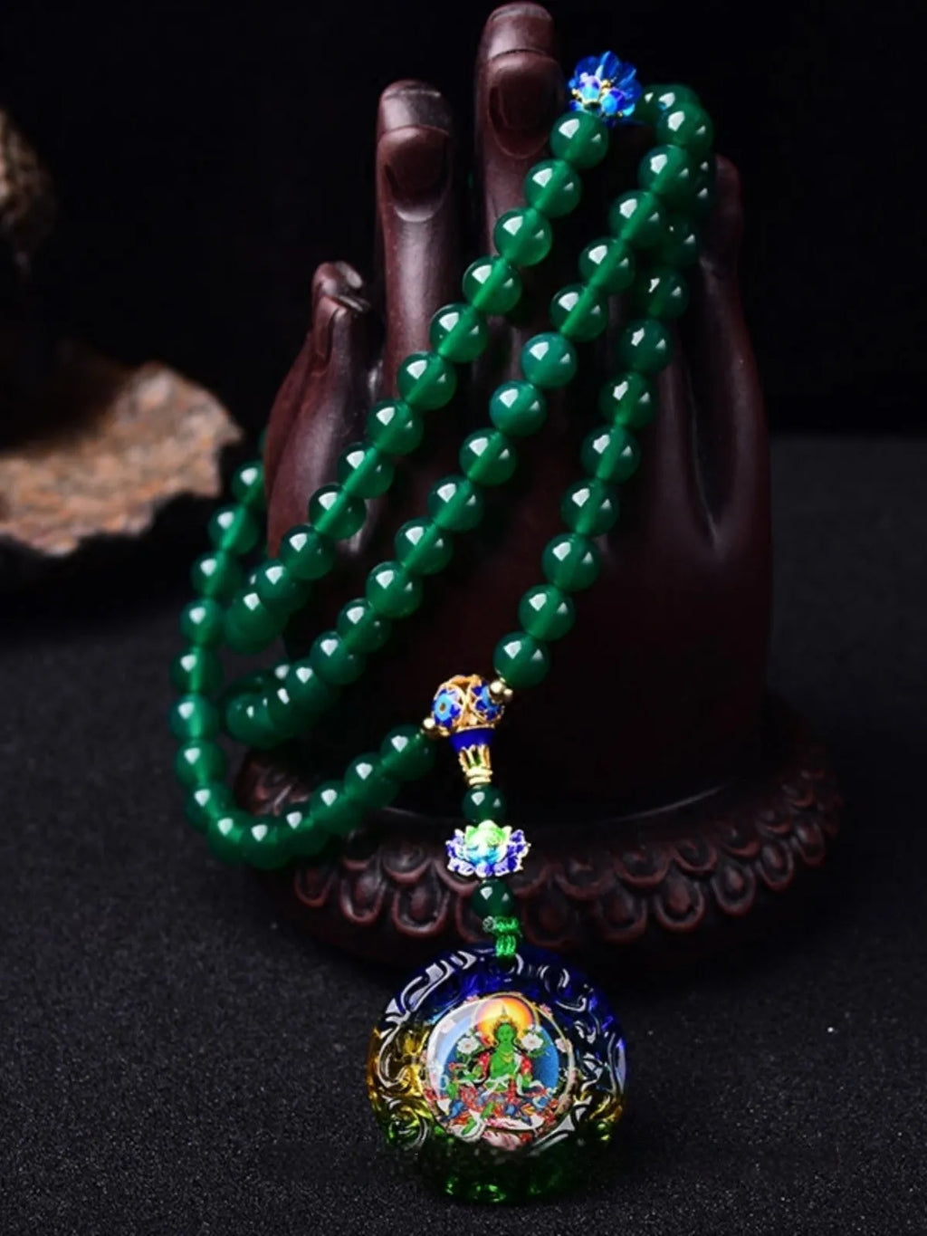 Handmade natural green agate 108 bead bracelet with choice of Thangka pendant or Buddha beads.