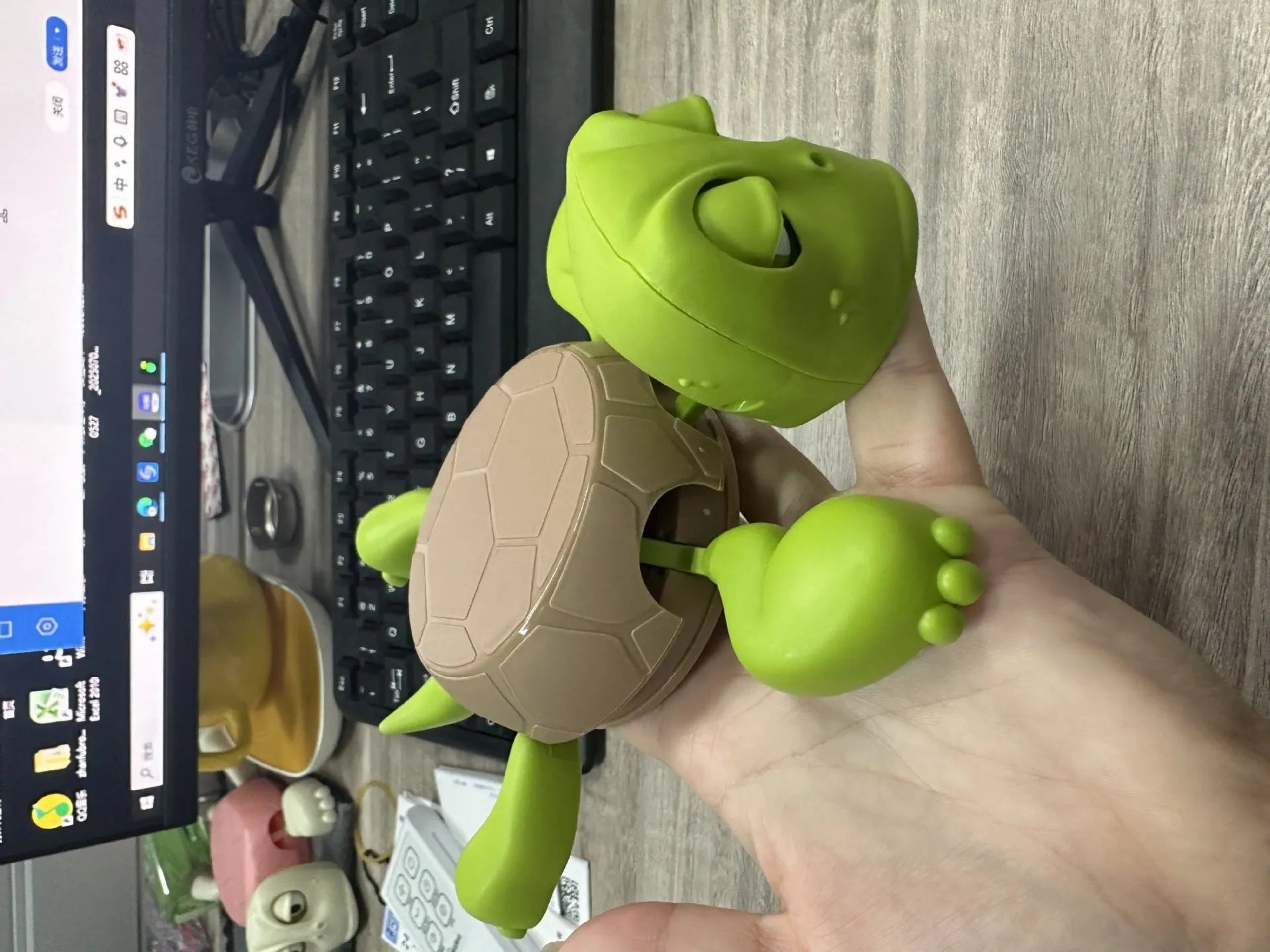 Creative turtle shaped coaster in light green, dark green, wheat starch, and yellow ABS plastic for heat insulation