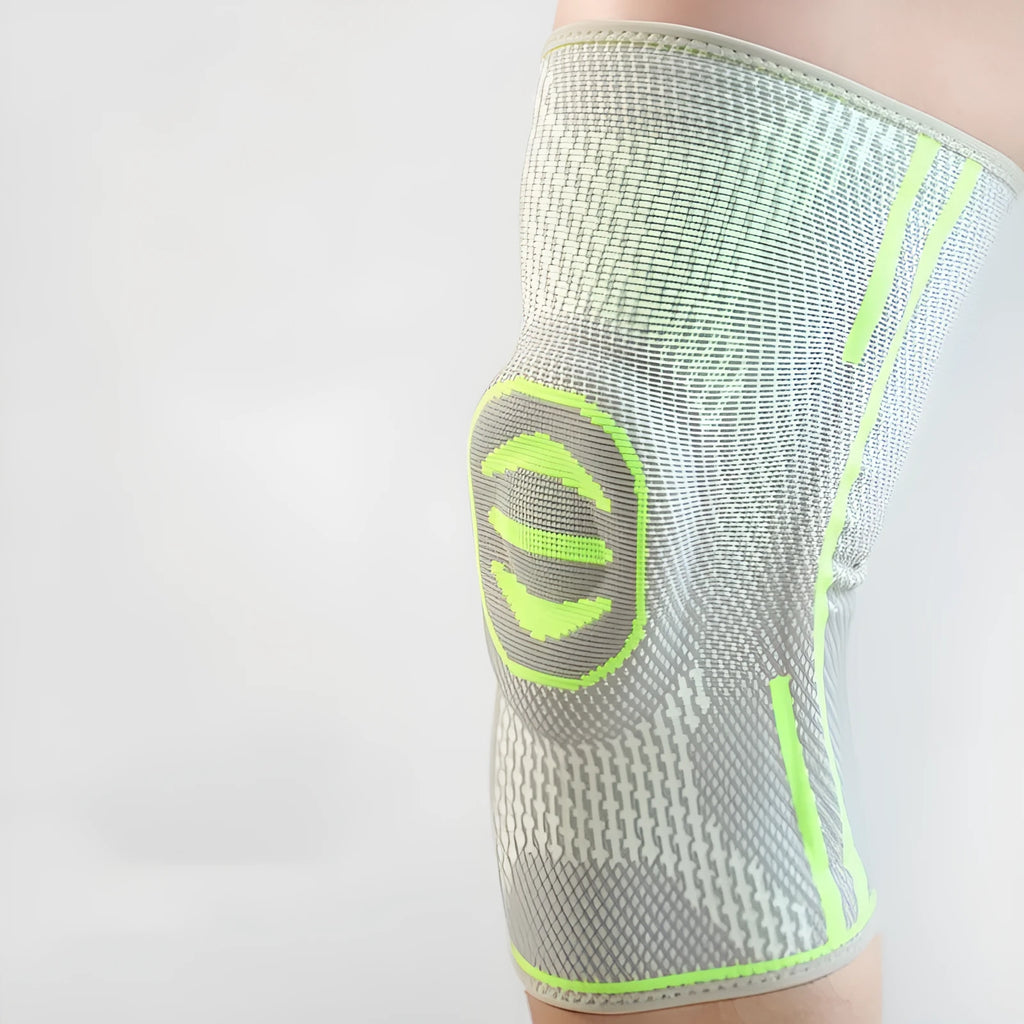 Cotton mountaineering knee pads in blue, green and yellow colours for sports protection