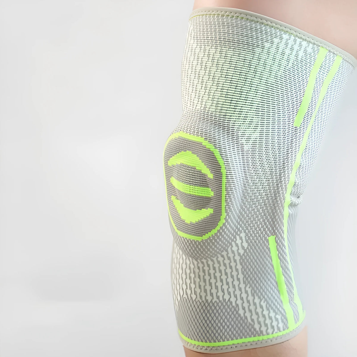 Cotton mountaineering knee pads in blue, green and yellow colours for sports protection