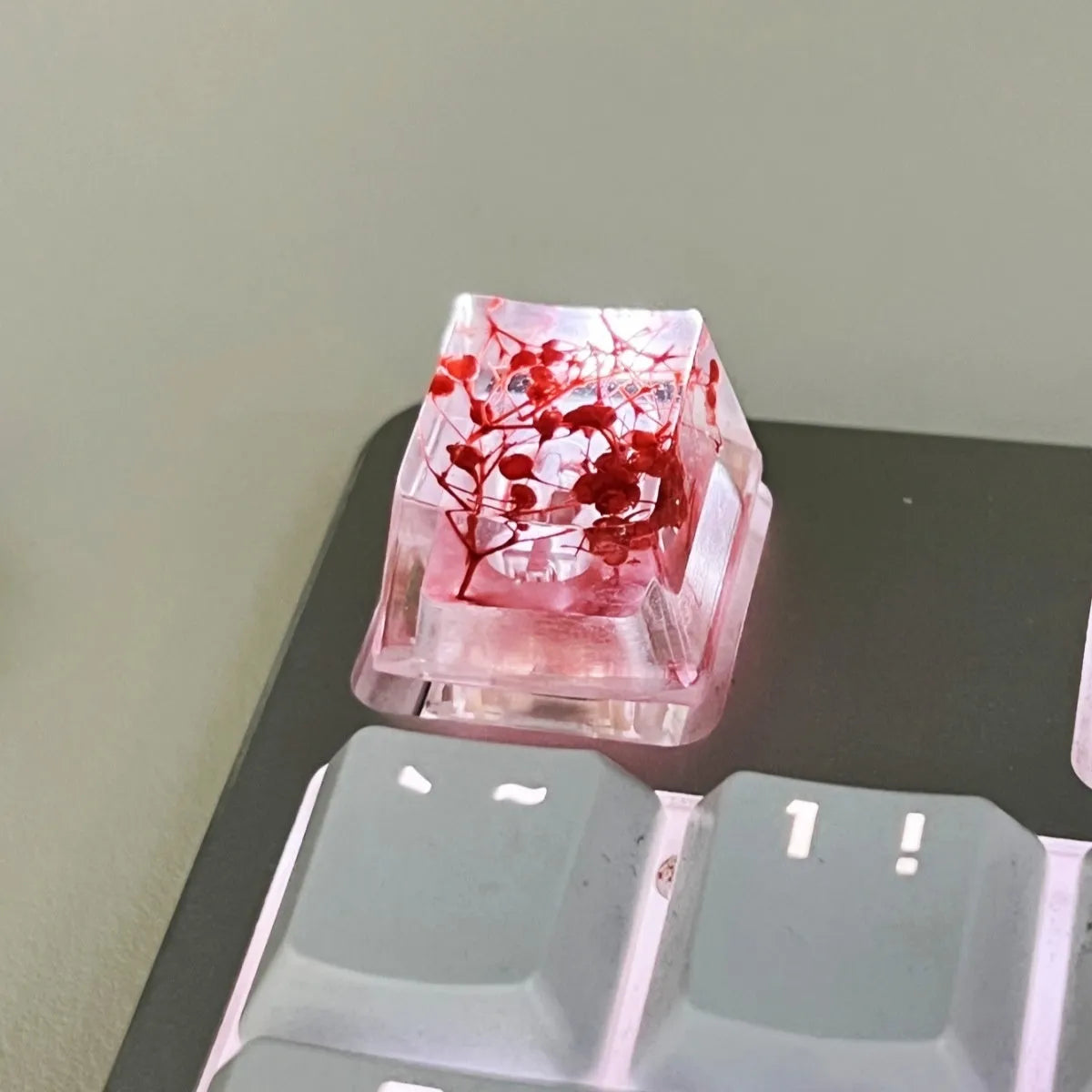 Transparent resin mechanical keyboard keycap with starry sky design in green colour