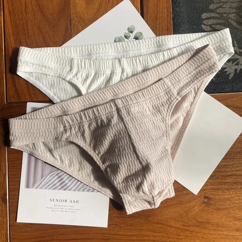 Men's cotton triangle briefs in solid colours with mid-waist design