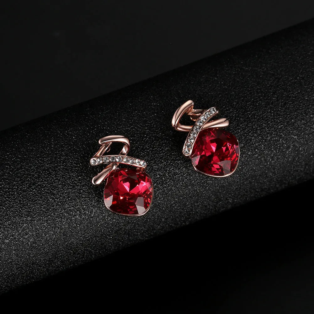 Women's alloy jewelry set with water wave chain necklace and matching earrings in diamond style finish
