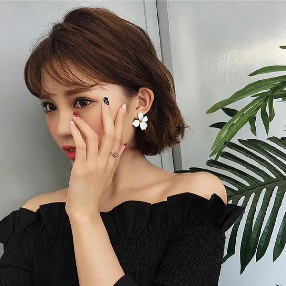 Flower stud earrings for women in alloy with white or pink electroplated finish