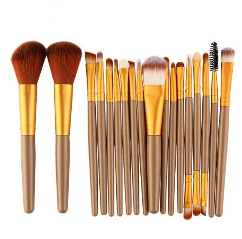 MAANGE 18-piece makeup brush set with fan-shaped cosmetic tools arranged for display