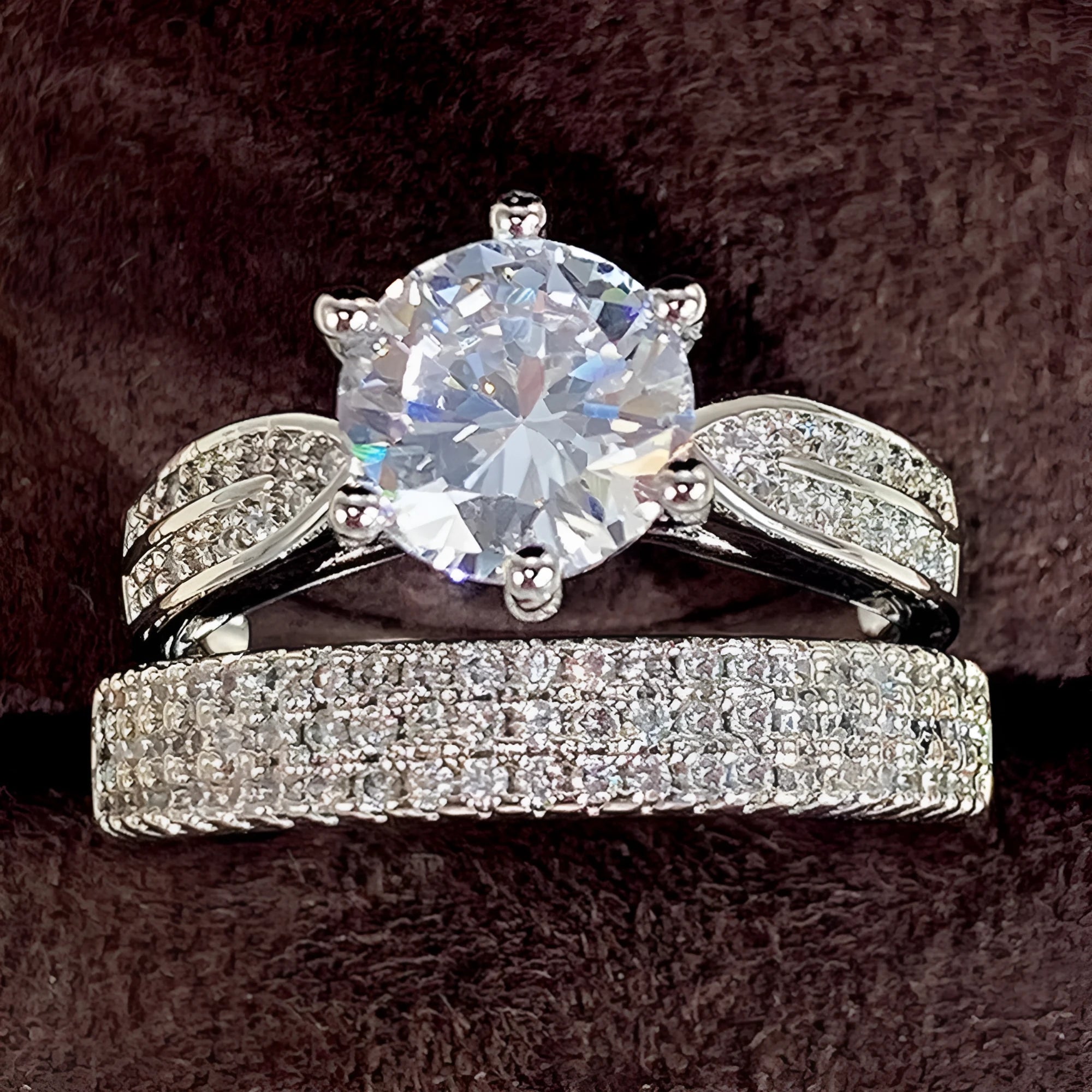White gold colour geometric round wedding combined ring bracelet shown on hand