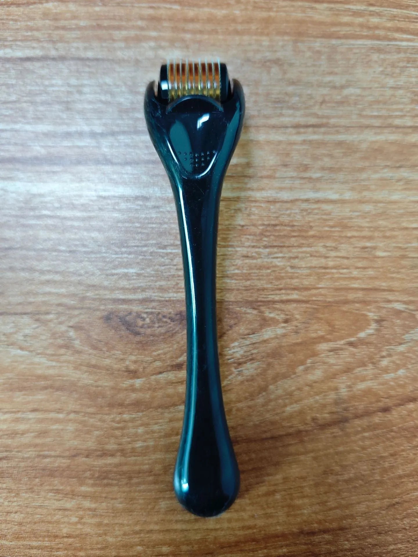 540 micro needle roller derma tool in assorted colours with choice of needle sizes 0.2mm, 0.25mm, 0.3mm.