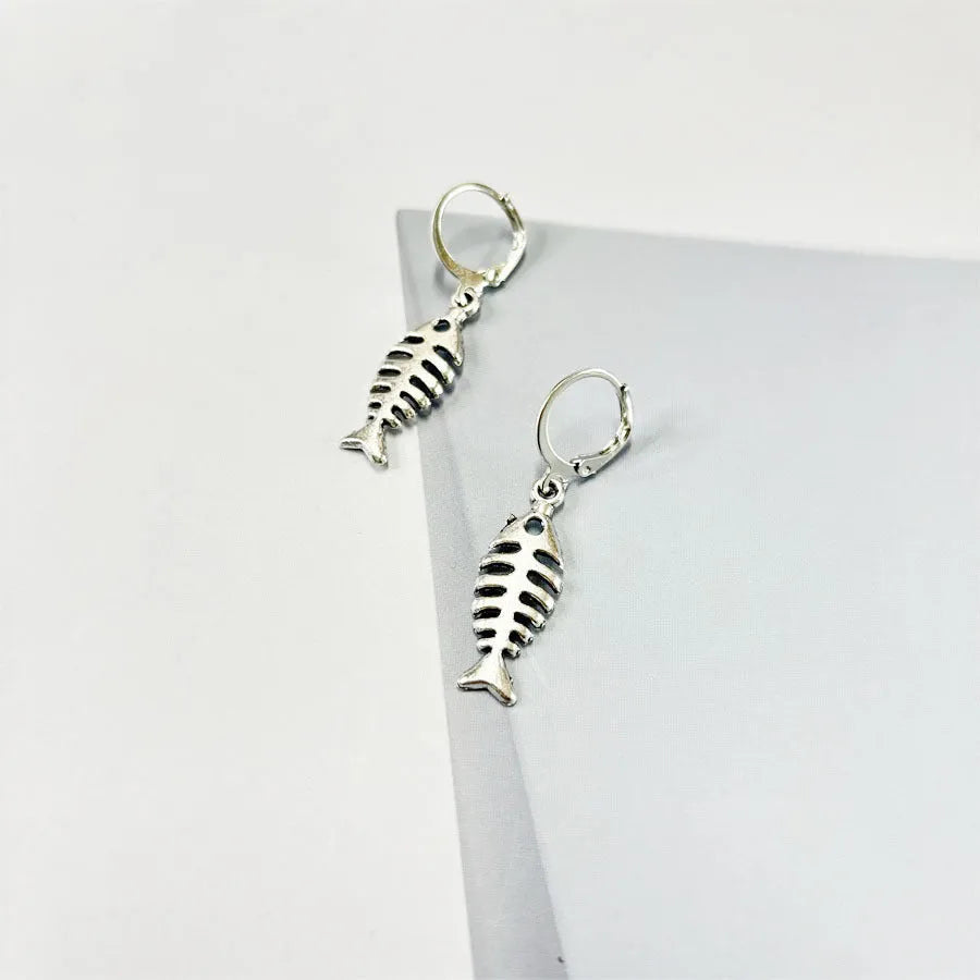 Fishbone pendant necklace with O-shaped chain and matching earrings in retro alloy jewellery set