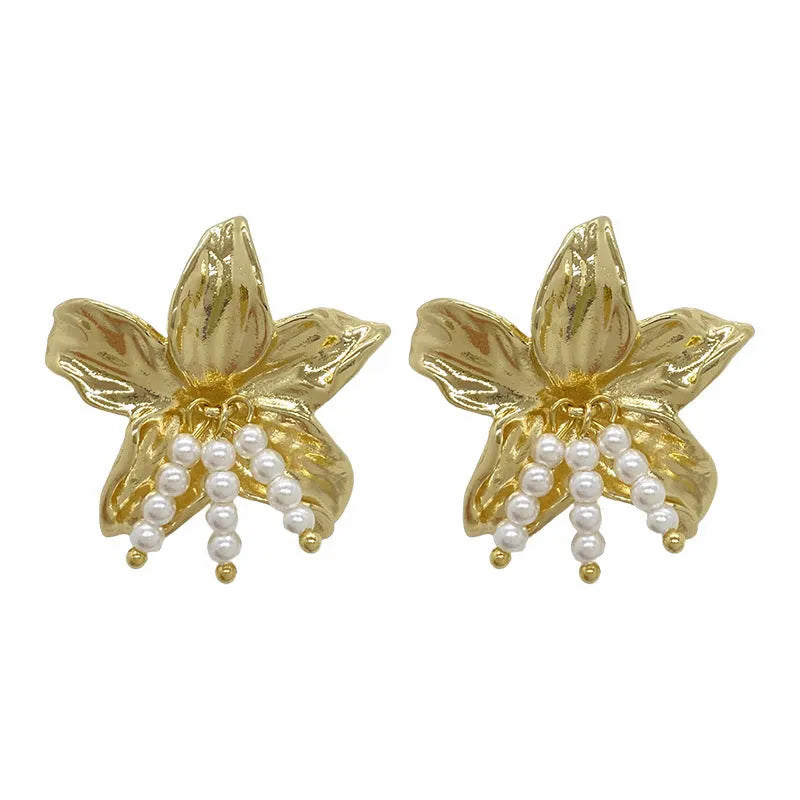 Gold H1795 metal pearl flower earrings for women with niche style and Seiko treatment.