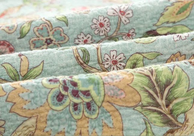 Blue American floral pattern cotton bedspread set with quilted texture, three-piece bedding displayed on bed