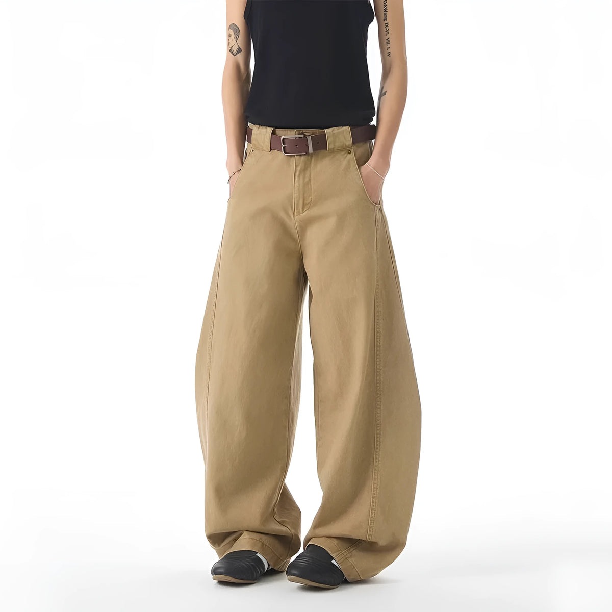 Brown Korean-style loose jeans for men with straight leg design and cardigan button fly