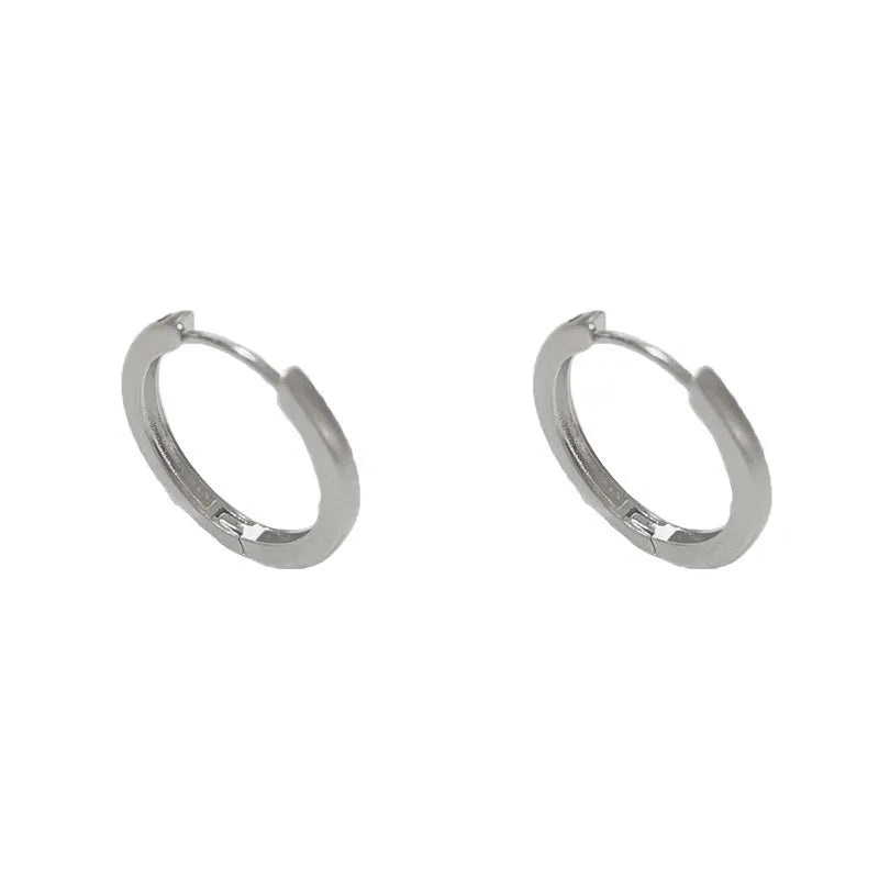 Women's geometric ear clip with round elements in gold plating on copper
