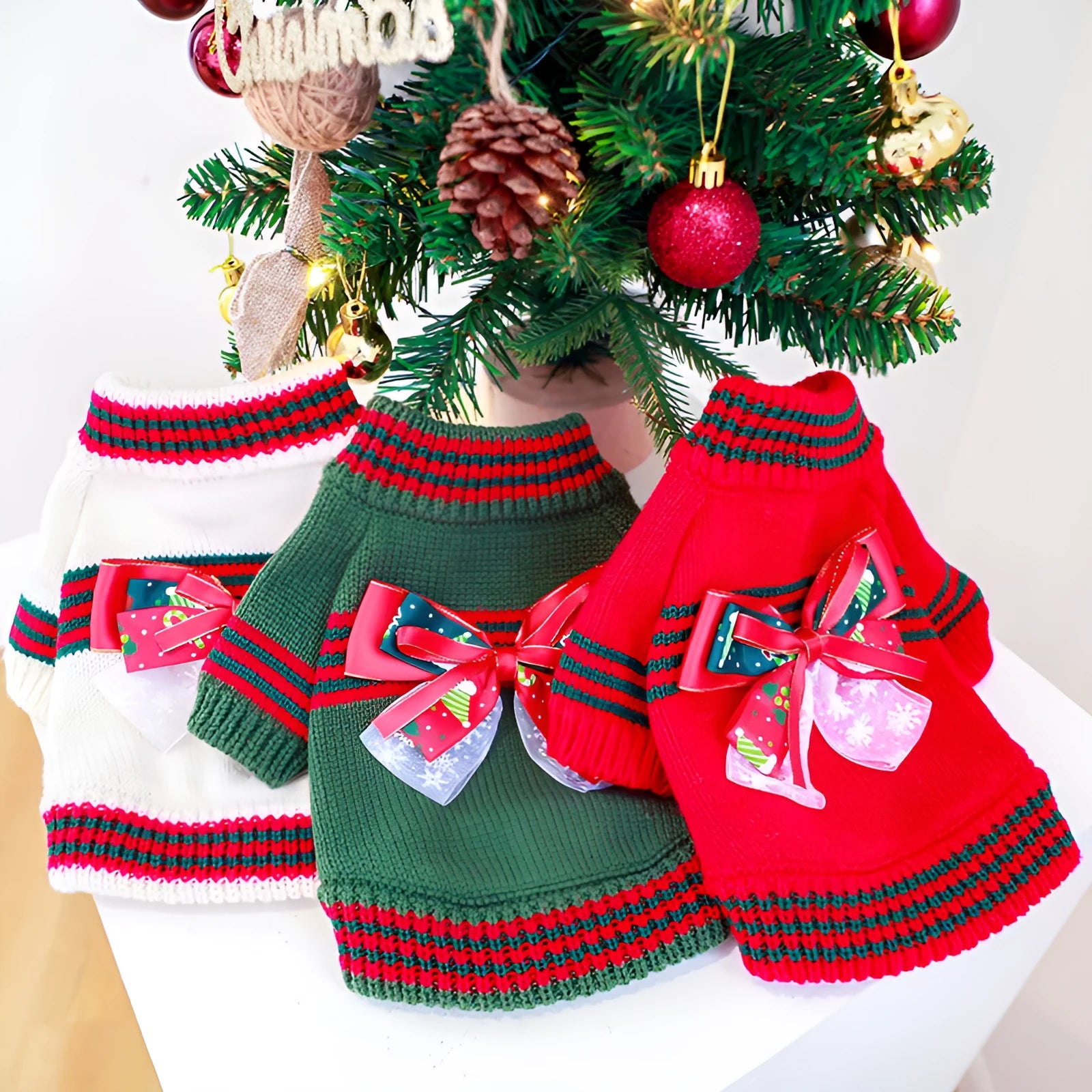 Green and red polyester pet Christmas sweater with reindeer pattern for dogs and cats