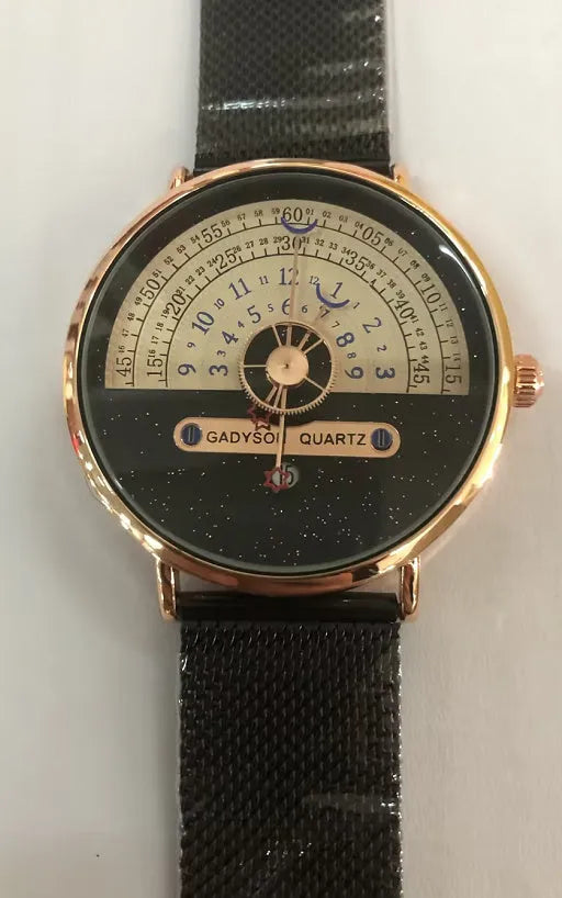 Men's gold and silver quartz wristwatch with 40mm round dial showing 24-hour indication and stainless steel strap
