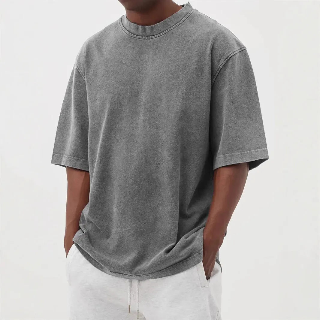 Men's stone-washed polyester pullover t-shirt in loose fit with half sleeves