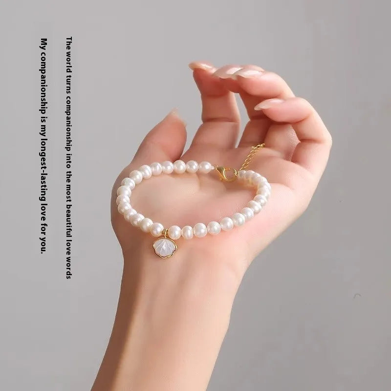 Women's freshwater pearl bracelet with fan-shaped design and elastic or chain fastening options