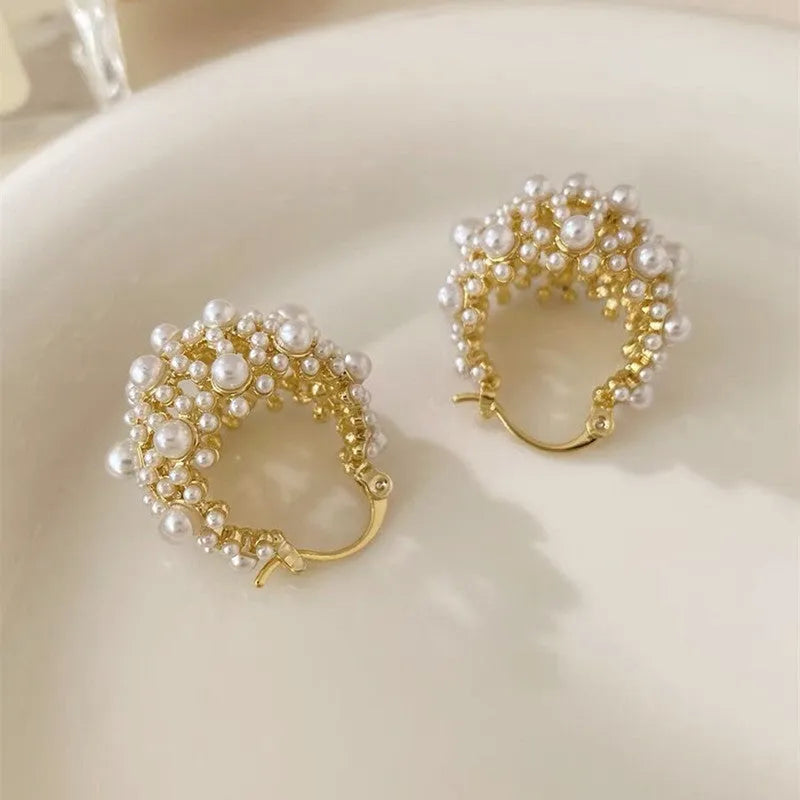 Gold-coloured women's flower basket earrings with small rice-shaped beads and pearl inlay on copper.