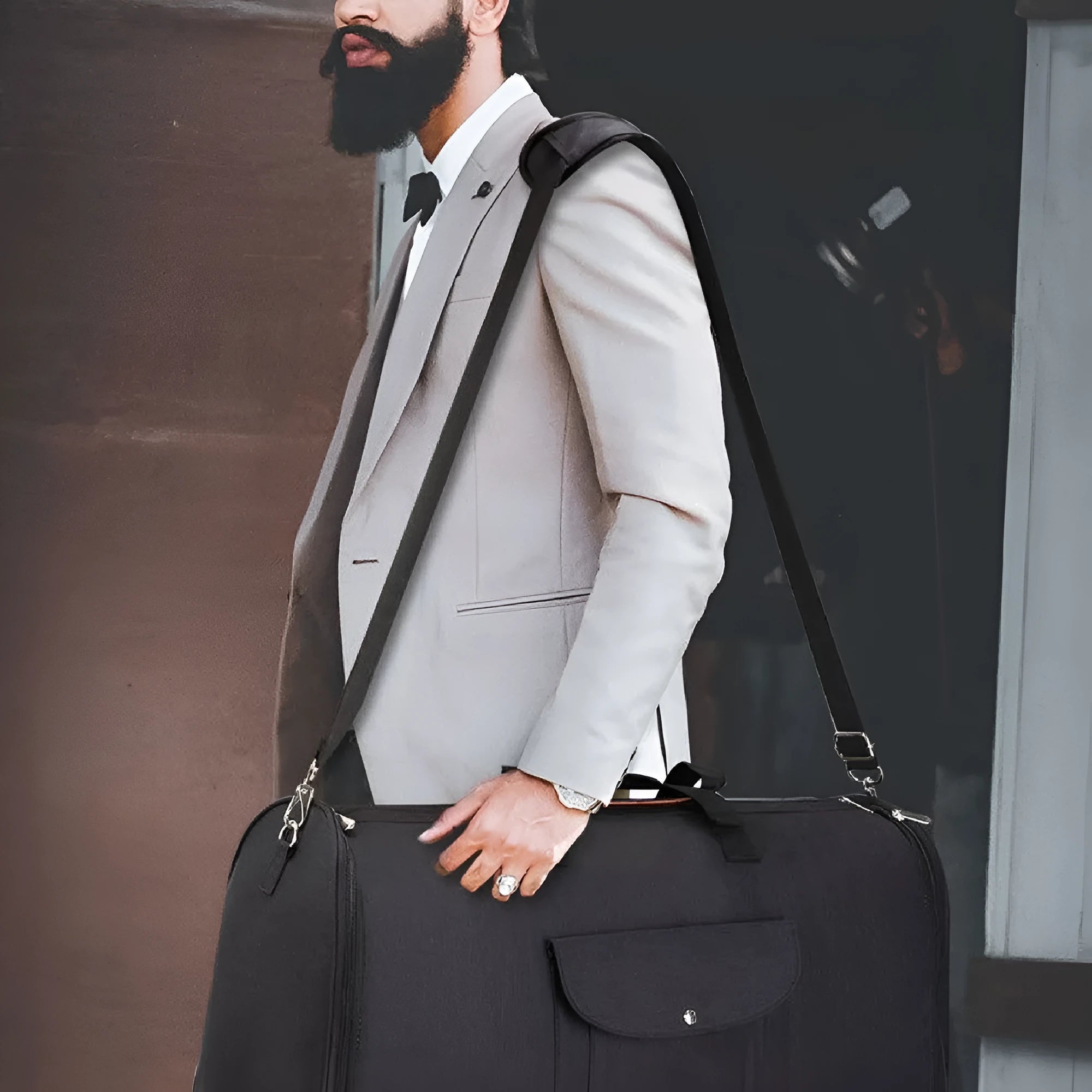 Dark blue folding Oxford cloth duffel bag with 36-55L capacity for travel and gym use