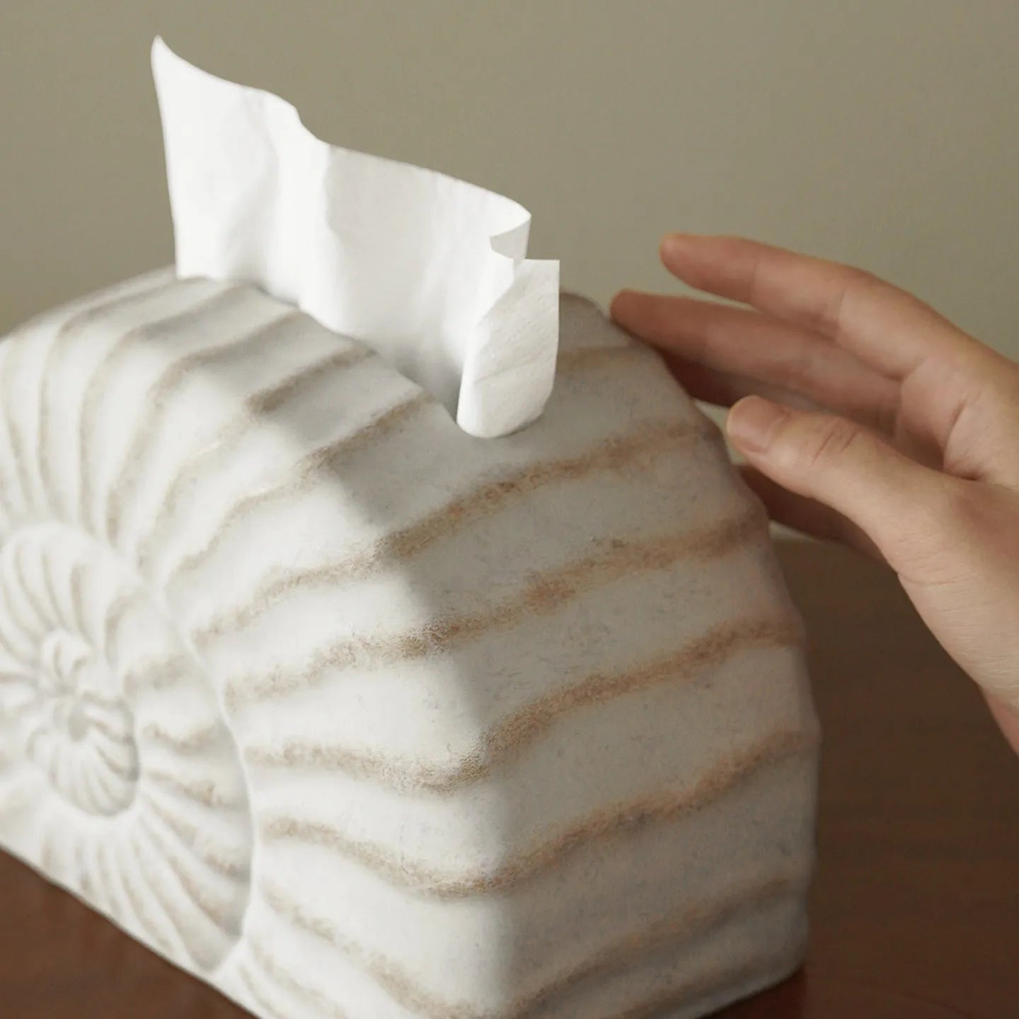 Resin tissue box cover with conch shell decoration in modern simple style