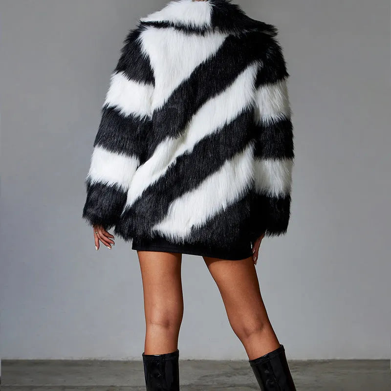 Women's contrast lapel faux fur coat with detachable collar in picture colour