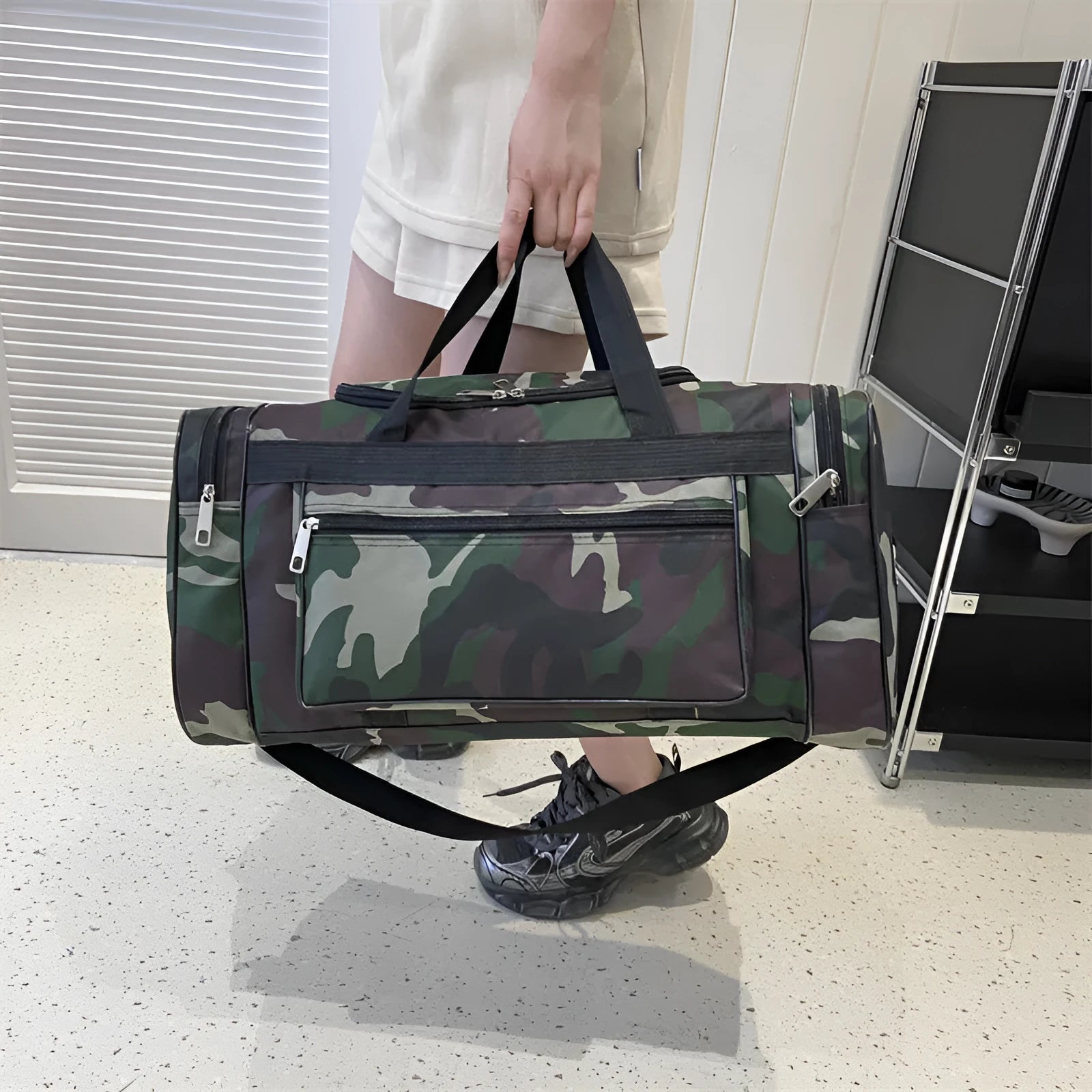 Camouflage pattern luggage bag with waterproof fabric and below 20L capacity for leisure travel