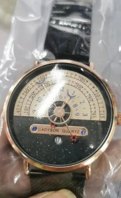 Men's gold and silver quartz wristwatch with 40mm round dial showing 24-hour indication and stainless steel strap