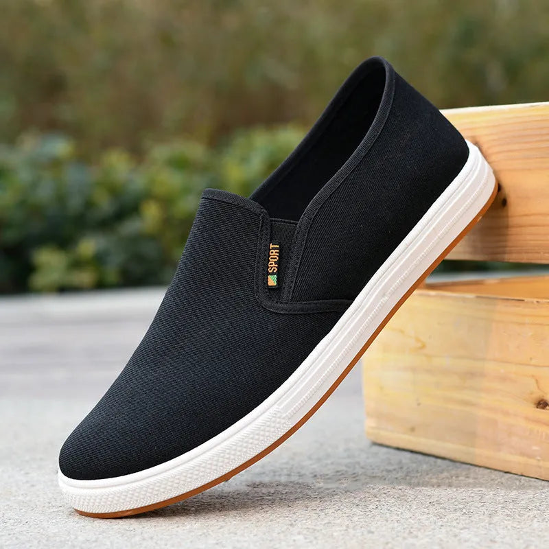 Men's low-top slip-on cloth shoes in canvas with round toe and injection moulded sole