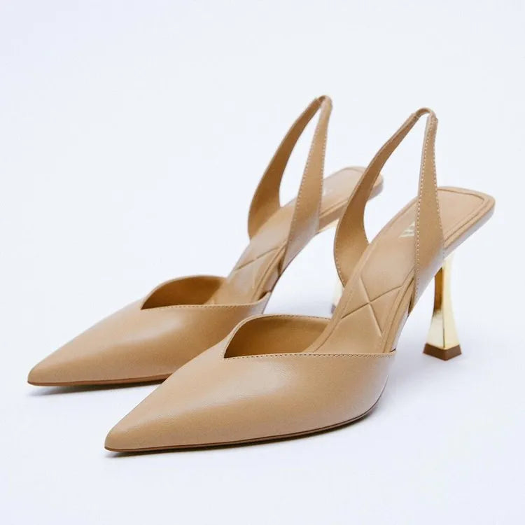 Women's pointed-toe high heels in patent leather with a shallow mouth design.