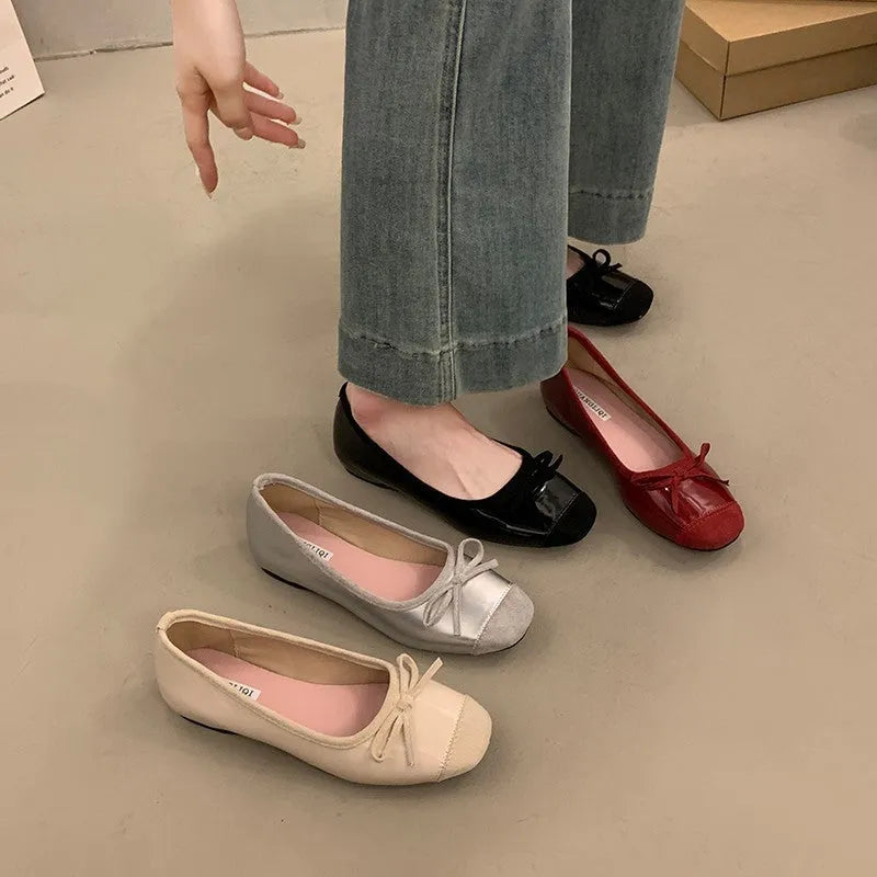 Retro style women's ballet flats with square toe and bow detail in Mary Jane design