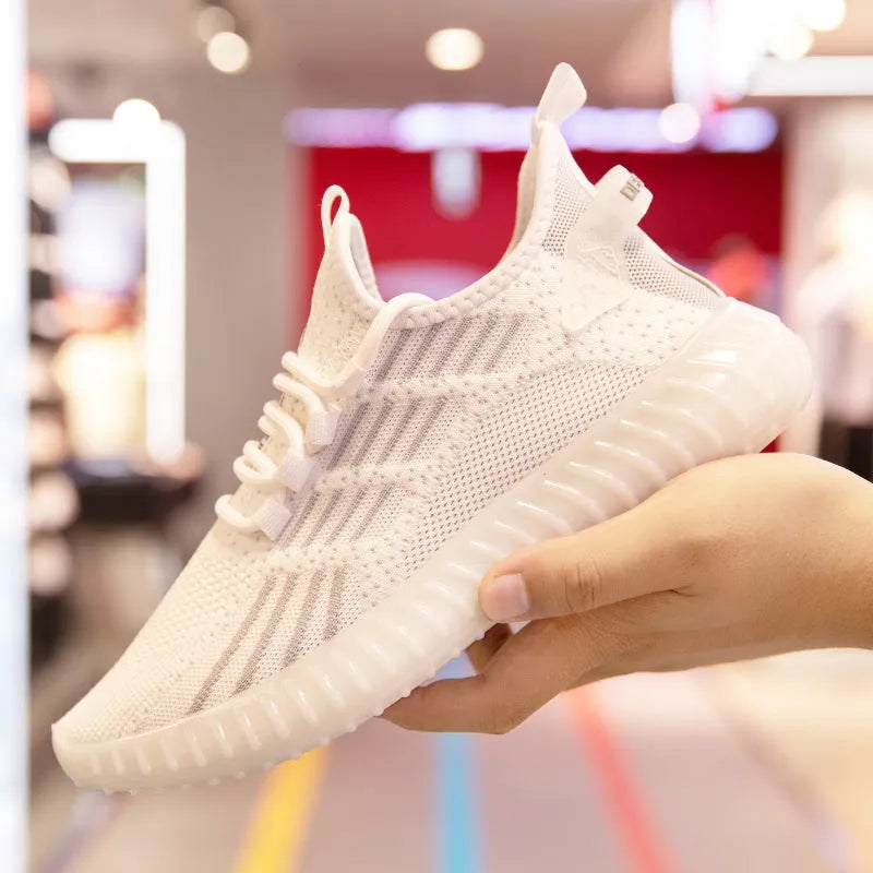Men's white breathable sports shoes with mesh lining and platform heel design