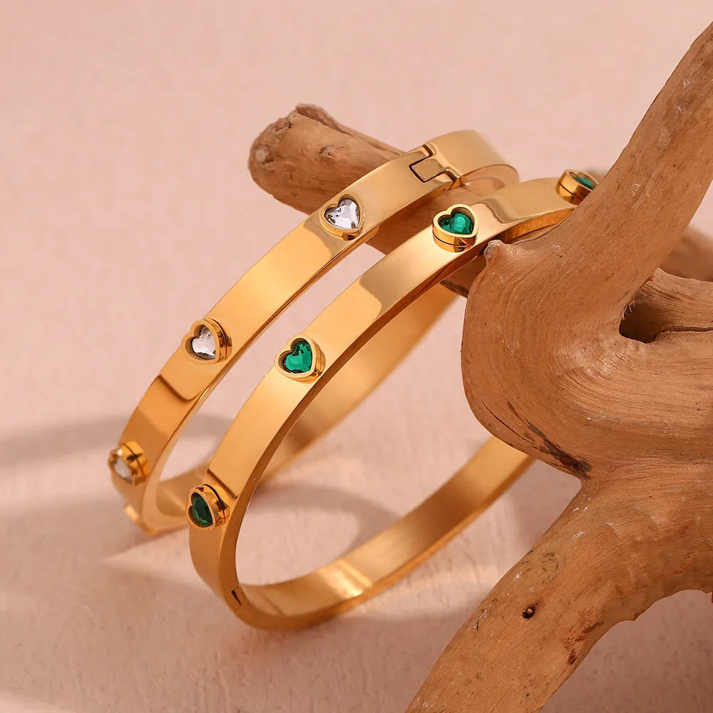 Stainless steel women's bracelet with micro-inlaid peach heart design in green or white diamond colour