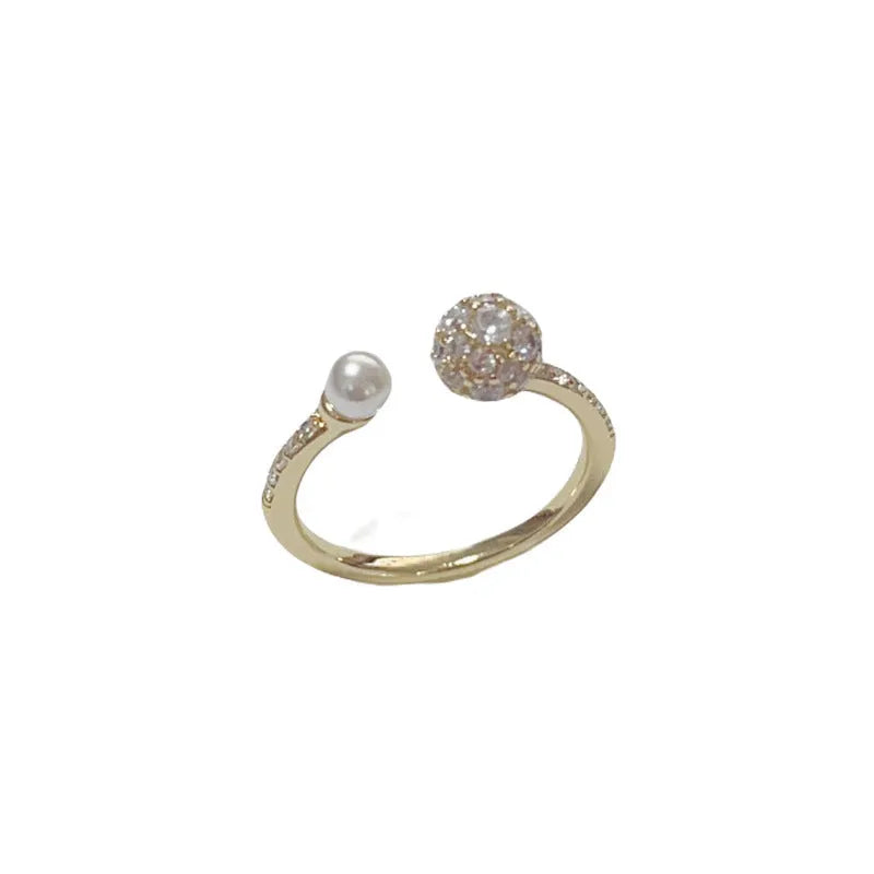 Open-end pearl ring with round zircon detail in geometric shape, gold and silver colour options